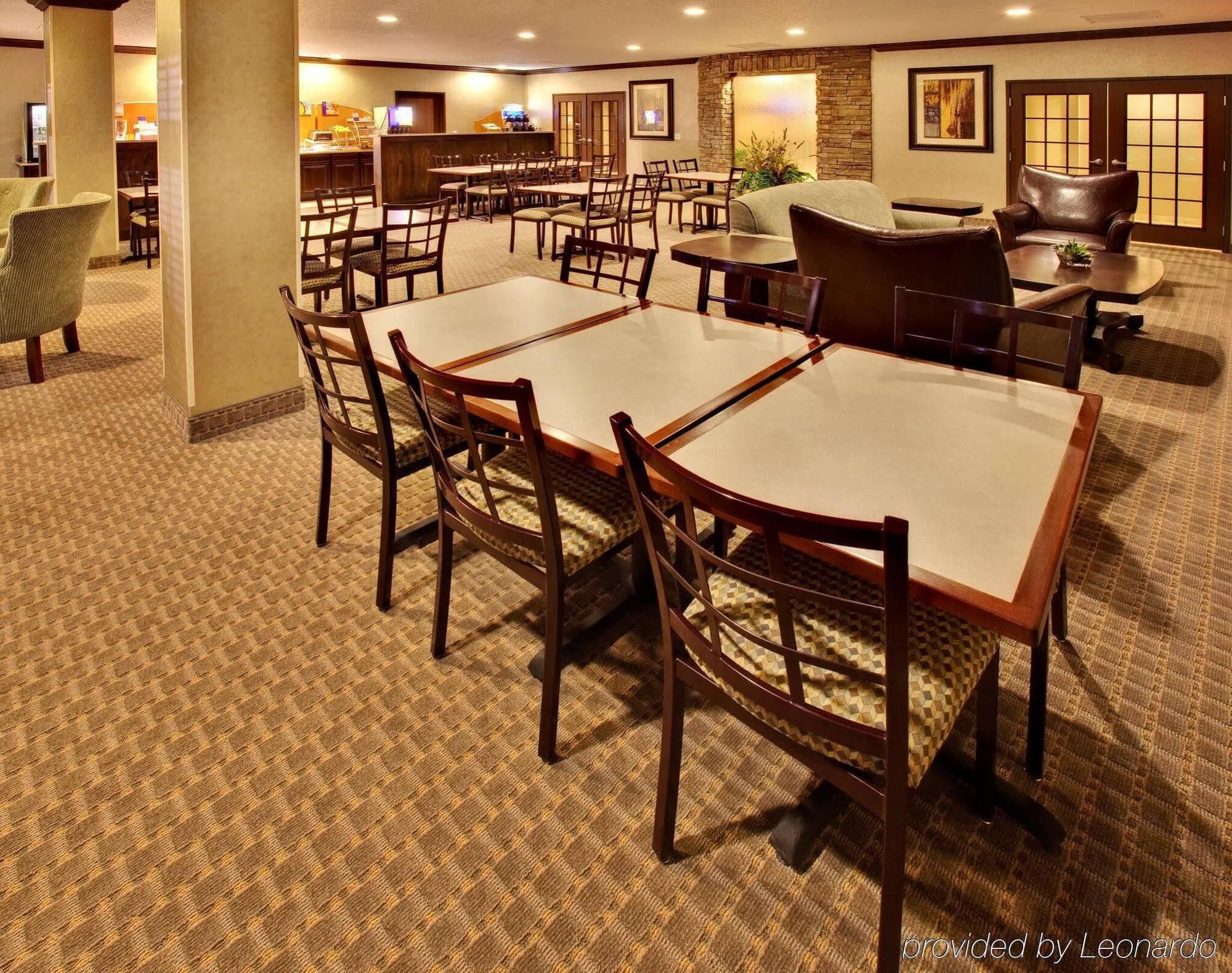 Holiday Inn Express Hotel & Suites Council Bluffs - Convention Center Area By Ihg Exterior photo